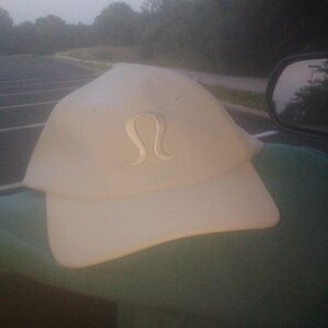 Lululemon Day shade cap
